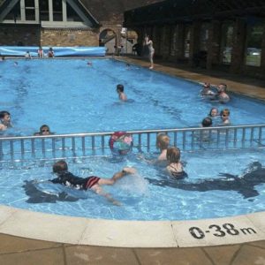 Splash in Eversholt Pool