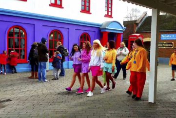 Take in Friends Meet and Greet